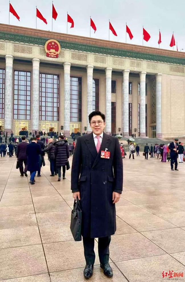 霍启刚：希望在中小学推广冰雪课程