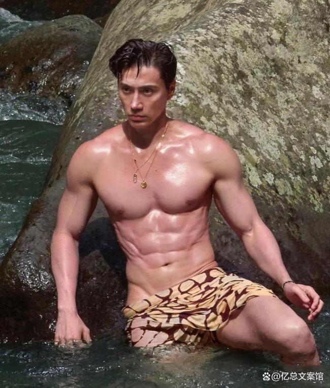 60岁模特发文庆生 网友求冻龄秘诀 自律与热爱成就逆龄男神