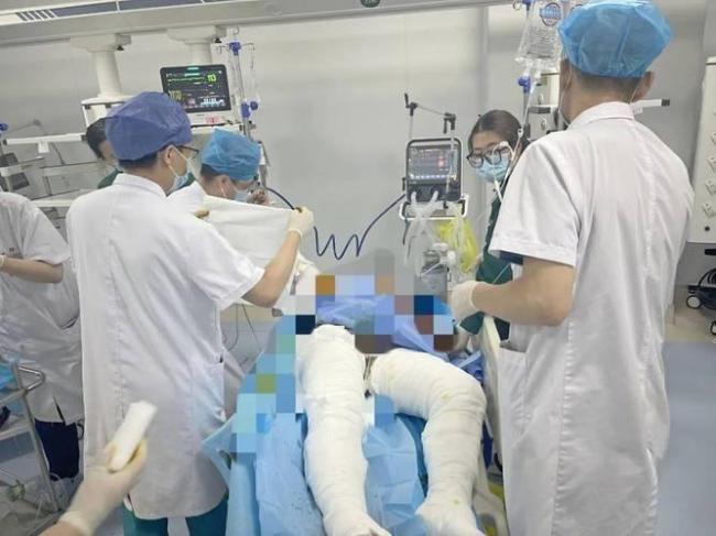 女子洗澡时热水器喷出100度开水 热水器变炸弹