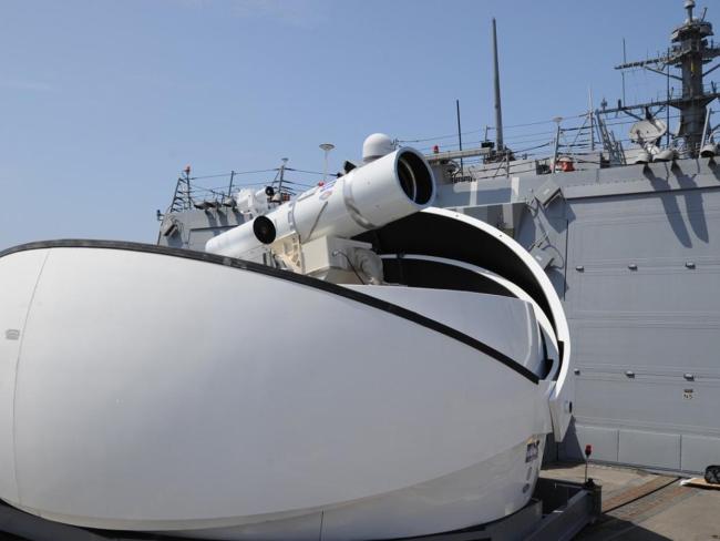 美军最活跃进攻基地遭重创 波斯湾火光冲天