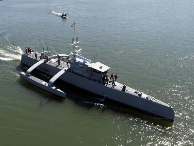 美军最活跃进攻基地遭重创 波斯湾火光冲天