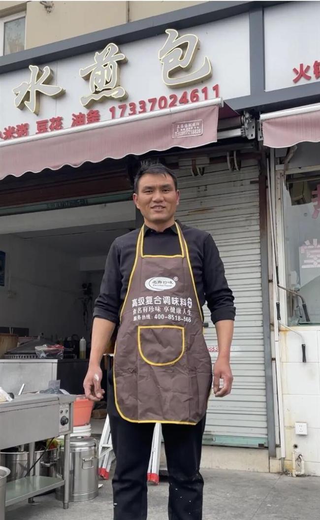 男子催水煎包店老板26秒一锅 顾客心焦盼开业