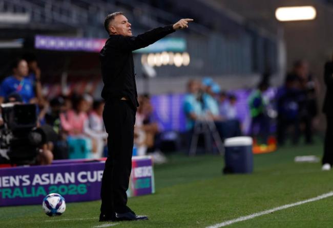 足协主席赛后探望中国女足 全队展现凝聚力