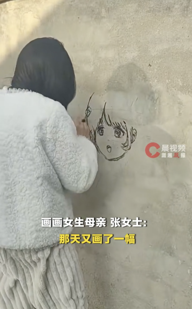 妈妈回应女儿用烧火棍在灶台作画 朴素话语藏教育真谛