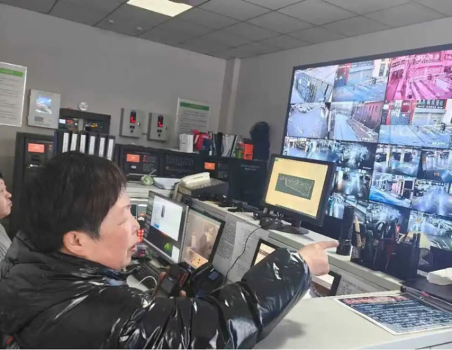 业主20万现金被误扔 物业寻回 10分钟找回巨款