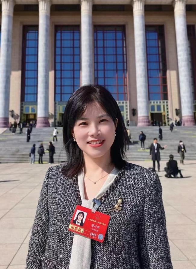 人大代表建议构建女性就业支持体系