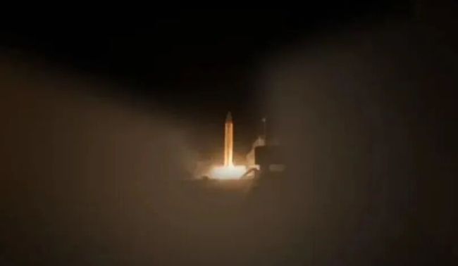 美伊最新表态为何截然不同 霸权与抵抗的较量