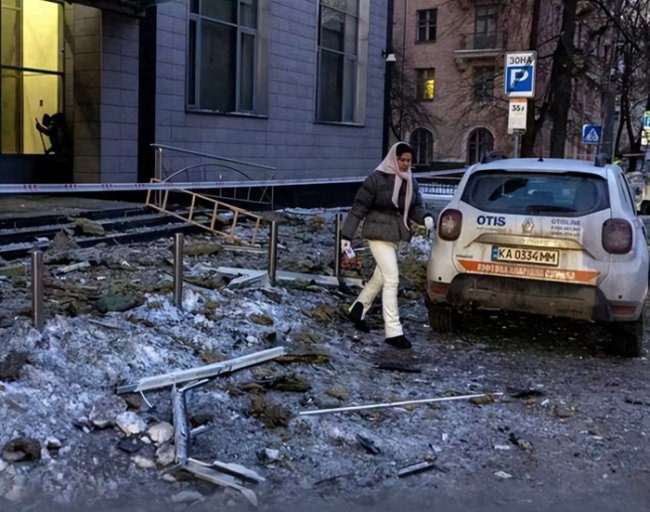 记者问伊朗小学175个孩子是谁炸死的