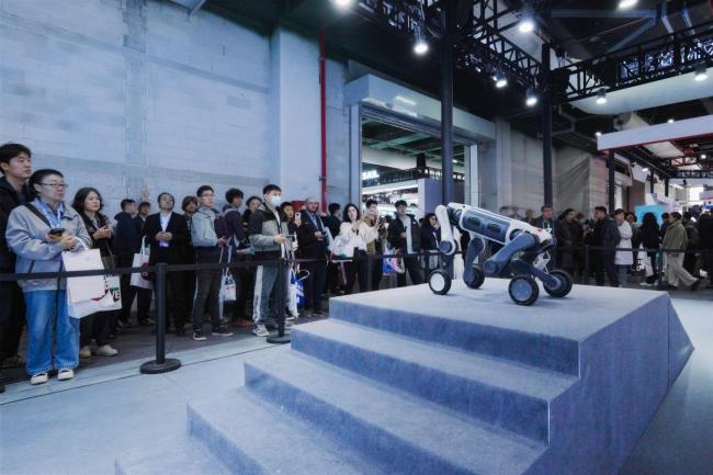 云深处科技AWE现场直击 机器人全明星阵容引爆人气