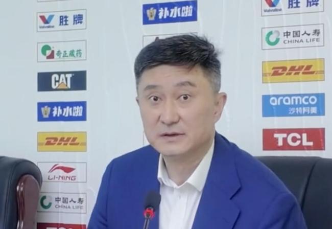 杜锋赛后:球员们领先16分后就放松了 下半场进攻端打得太简单 松懈导致失利