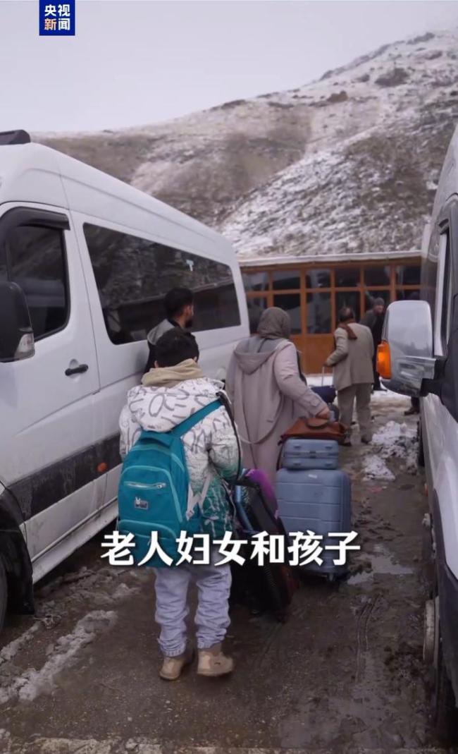 大量境外伊朗人回国 与祖国同在