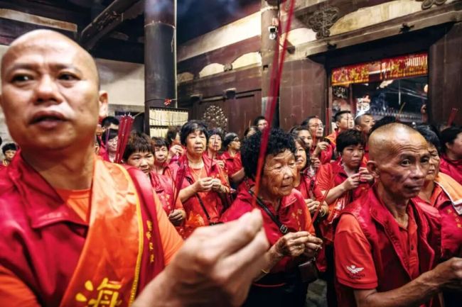 年轻人为何扎堆去福建、潮汕看“游神”？