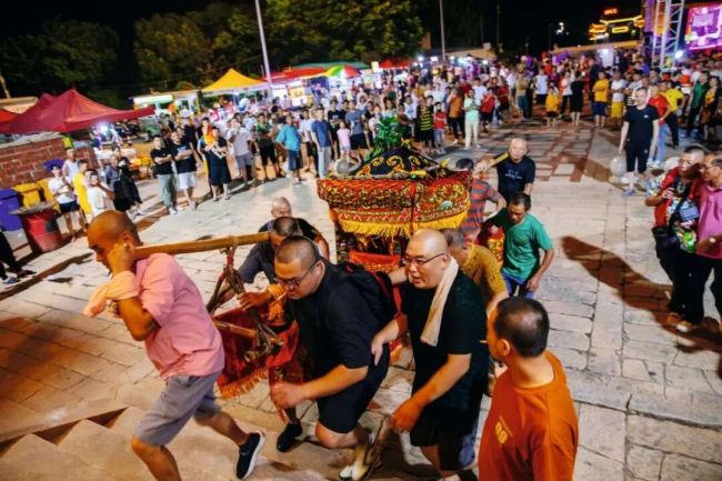 年轻人为何扎堆去福建、潮汕看“游神”？