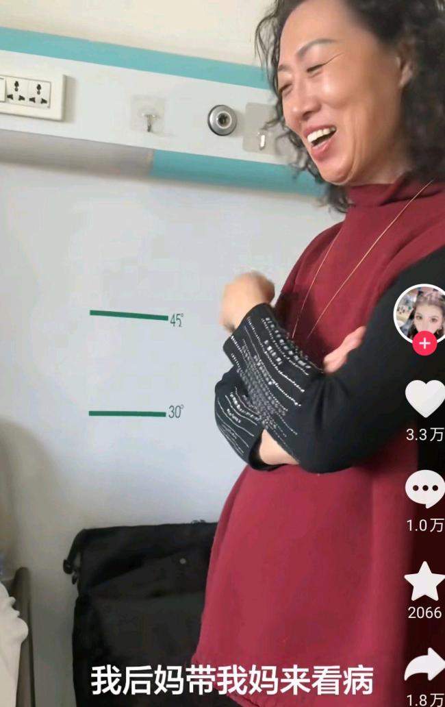 女子亲妈生病住院 后妈忙前忙后照顾 罕见和睦相处引发热议