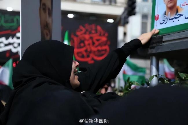 记者直击伊朗民众悼念遇害高级军事指挥官 反美以情绪高涨