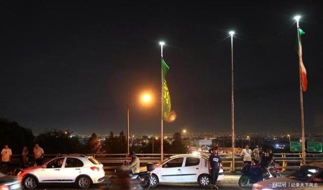 美以猛轰德黑兰 令天空变色 油雨倾盆引发健康警告