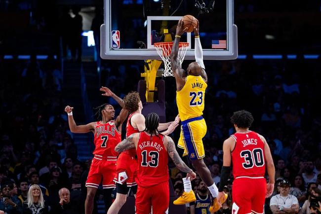 詹姆斯：赢球至上 愿为胜利牺牲球权