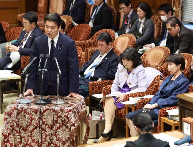 日本52岁官员承认出轨 丑闻引发网络争议