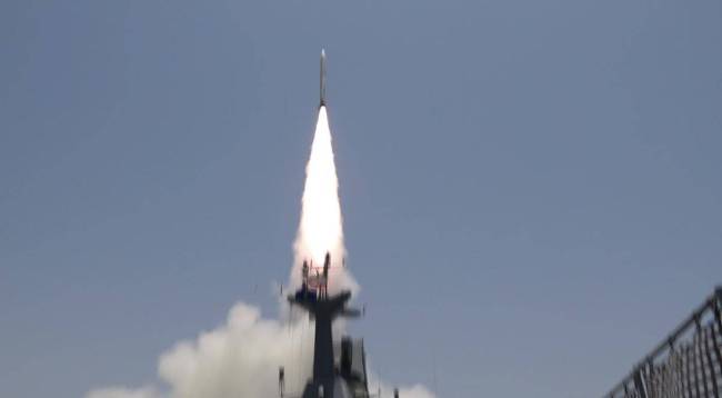 伊朗百枚集束弹点亮以色列！为何不敢打美航母