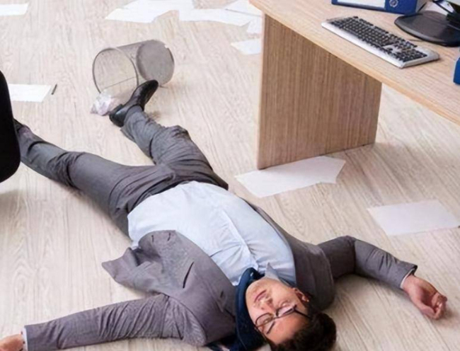 猝死程序员抢救中还被客户追进度 生命与工作的边界模糊