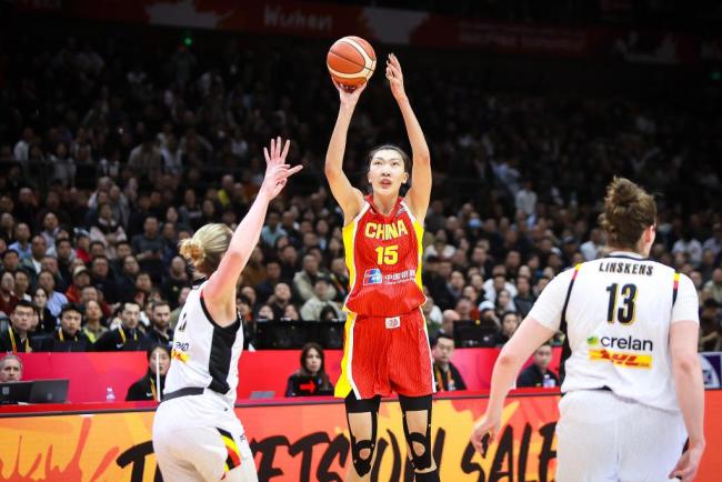 这支头重脚轻的中国女篮，重建之路需要时间 内外失衡待解