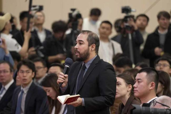 两会展现中国发展蓝图与动力 外交记者会受关注