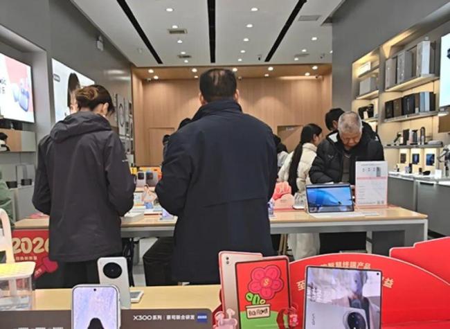 近5年最大规模手机涨价潮来了 存储芯片紧缺引发