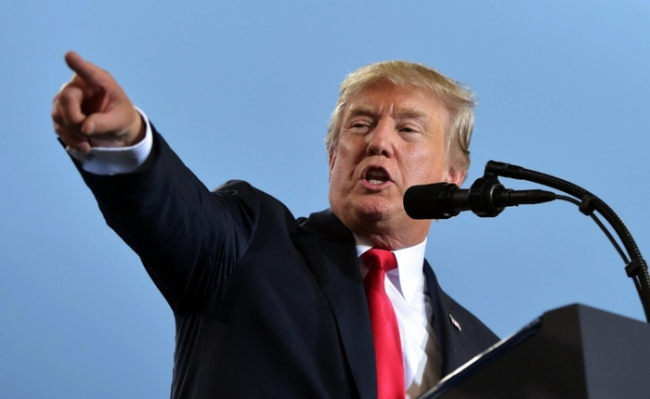 舒默抨击特朗普是惯于撒谎的人 总统信口开河引发争议