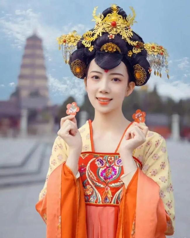 西安“不倒翁小姐姐”宣布离职 告别7年舞台开启新旅程