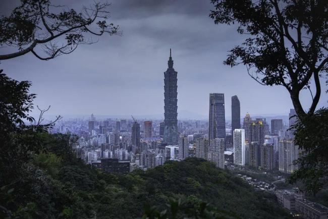 多家台媒以疑美论发酵为题刊发报道 民众信任度显著下滑