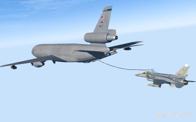 战机空中加油有多难 云端上的“穿针引线”