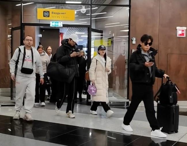 金莎孙丞潇录妻旅全程牵手 未婚情侣引发热议