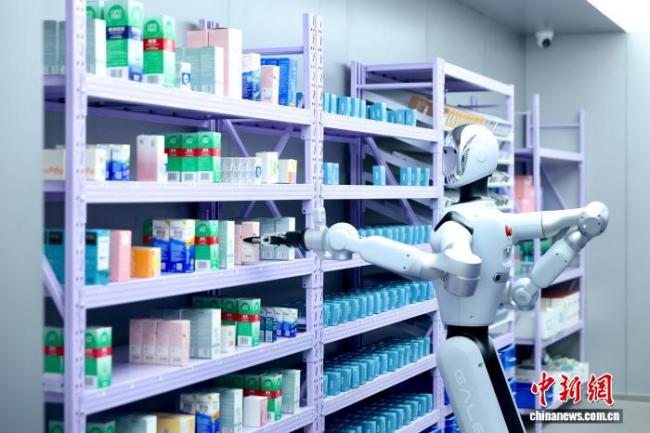 全国首个药品零售机器人持证上岗 药店运营新帮手