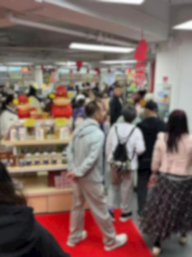 暗访低价旅行团：老人被威胁不让吃饭 强制购物套路深