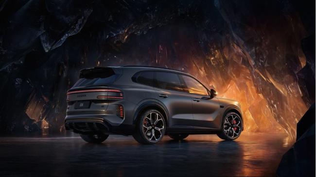 极氪8X预售价37.68万起 硬刚BBA高性能阵营