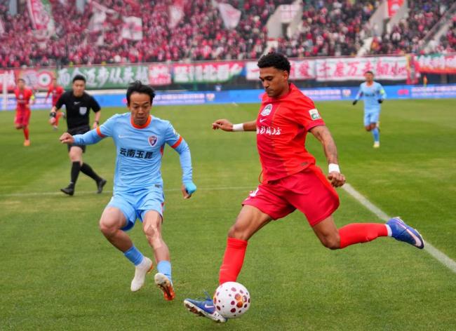 河南队主场2-1击败云南玉昆 成功“负分清零”