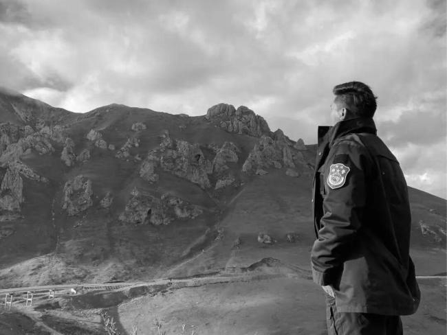 嫌犯开枪拒捕一名民警牺牲 英雄壮烈献身