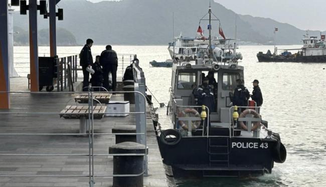 香港西贡码头惊现身绑砖头浮尸