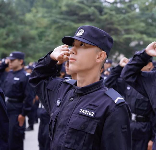 公安大学学子制止暴力行为 展现专业担当