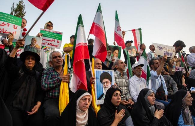 担心导弹袭击 以色列北部居民在进避难所抱怨：太可怕了 整天都要待在这 持续轰炸引发恐慌