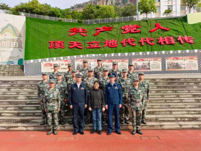 张桂梅老师寄语入伍新兵 盼你们健康立功归来