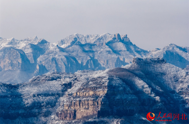 春雪过后的东太行百里画廊，群山覆雪，宛如仙境。杨文娟摄