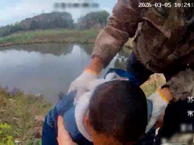 退役军人纵身一跃勇救落水男童 雷锋精神再现人间