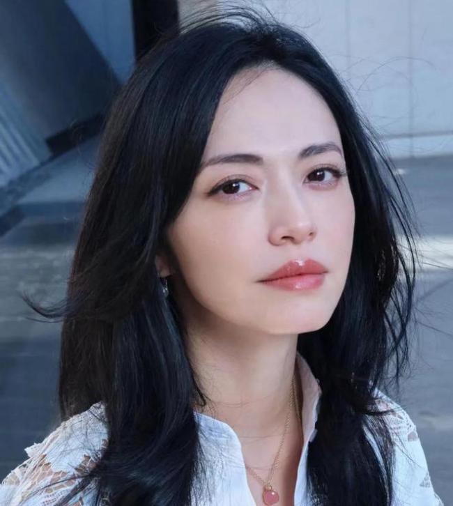 侯雯元方否认和姚晨恋情 新欢传言引发热议