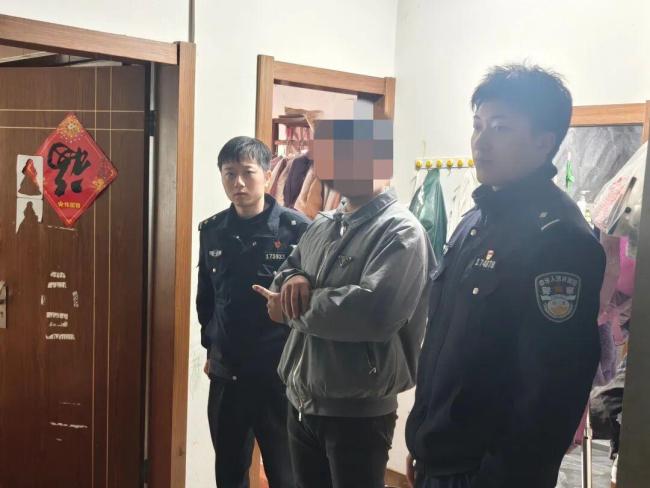 临海男子抱走邻居保险箱 警方千里追凶速破案