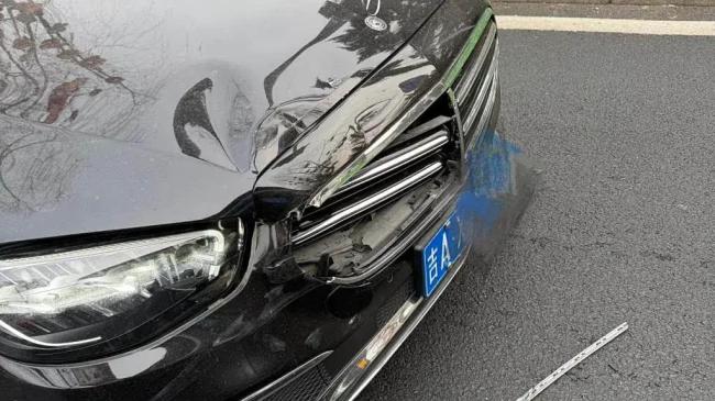 路虎53秒8次别停 警方认定多次反转 维权陷入困境