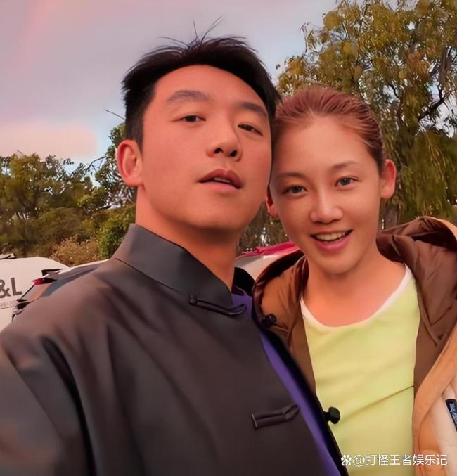 郑恺苗苗一家五口同框 幸福藏不住