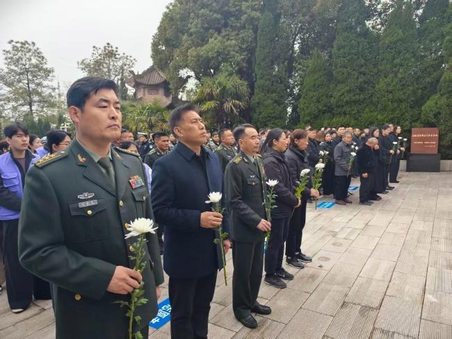 怀远籍烈士邵瑞骨灰安葬仪式举行 英雄魂归故里