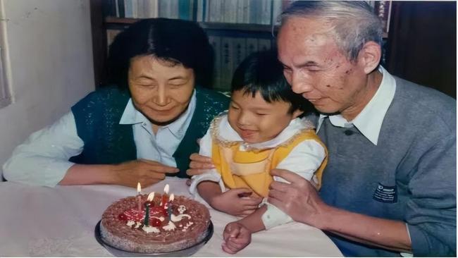 90岁学生含泪送别恩师于漪 跨越时空的师生情