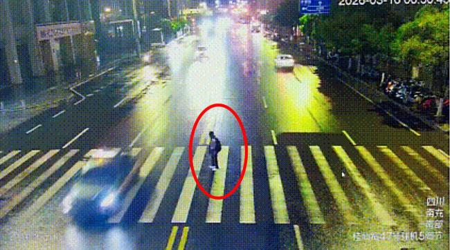 四川高一男孩斑马线上被撞身亡
